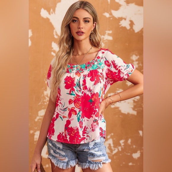 Poppy Petals Short Sleeve Floral Printed Blouse - Picture 3 of 4